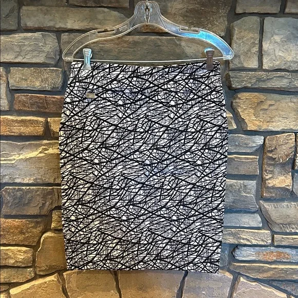 LISETTE Black and White Patterned Women's Pull-on Pencil Skirt -Size 6. - Picture 1 of 12